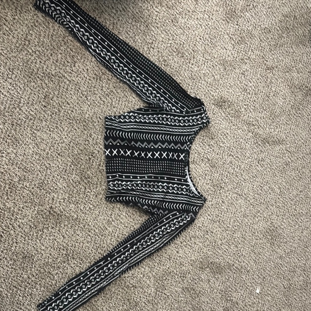 Forever 21 Black and White Patterned Crop Top